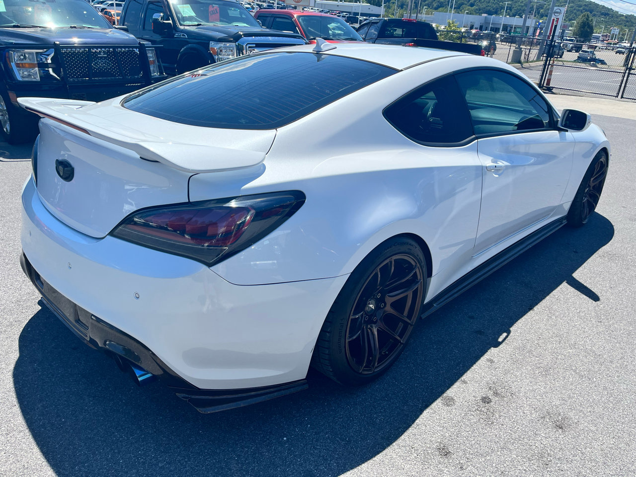 Used 2016 Hyundai Genesis Coupe 3.8 image 5