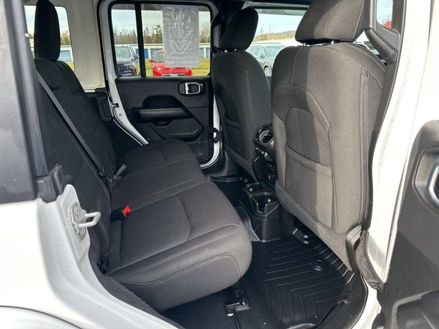Used 2020 Jeep Wrangler Unlimited Sahara image 12