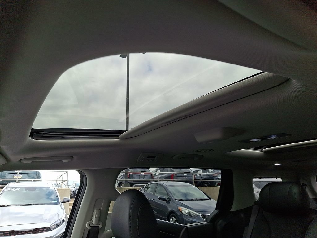 Certified 2025 Kia Carnival SX Prestige FWD image 16