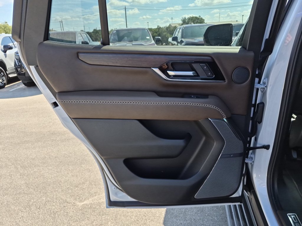 New 2026 GMC Yukon Denali Ultimate w/ LPO, Floor Liner Package AWD/4WD image 32