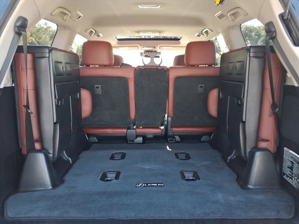 Used 2016 Lexus LX 570 4WD w/ Luxury Package image 18