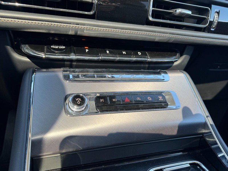 Certified 2025 Lincoln Aviator AWD image 17