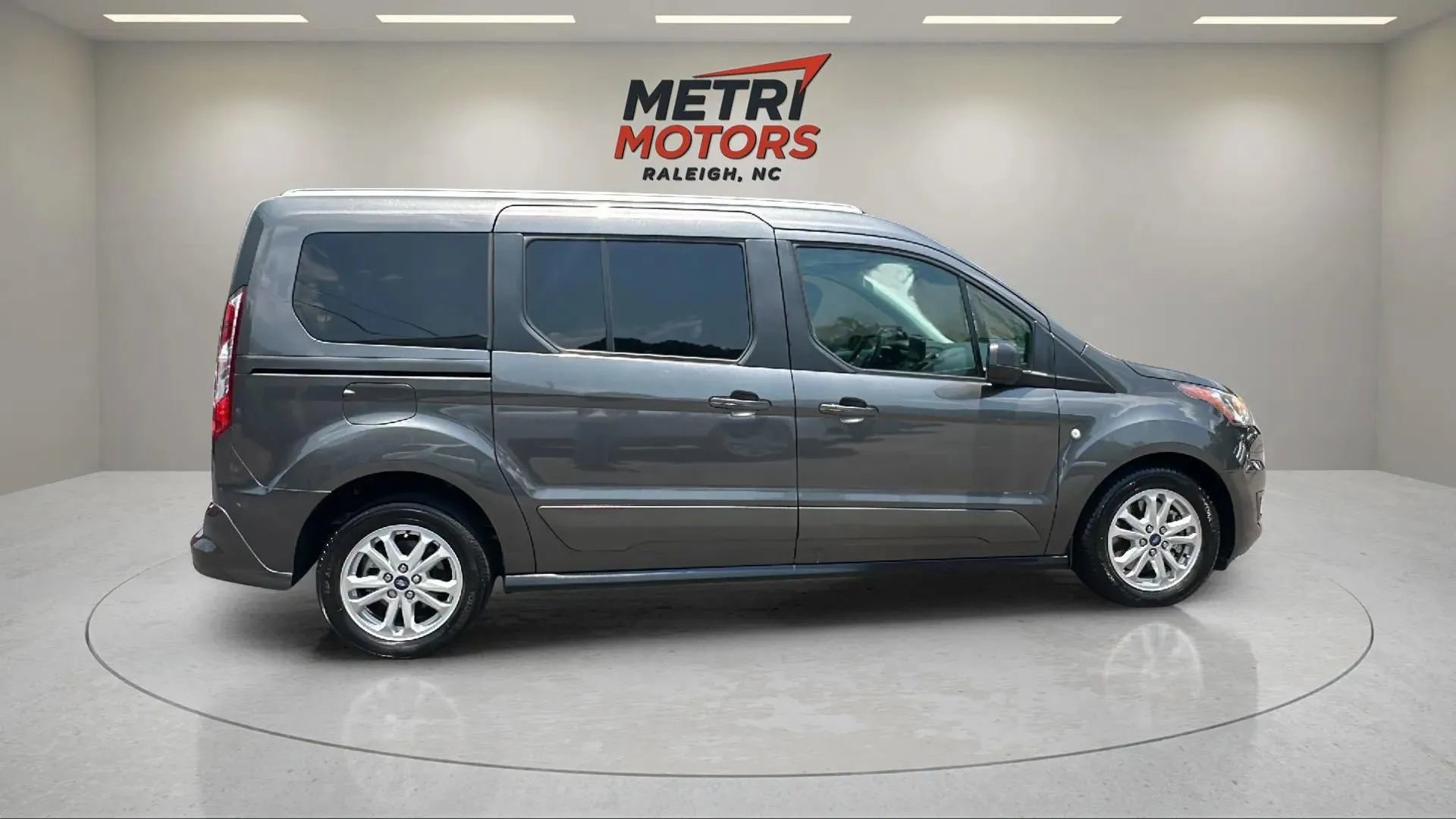 Used 2020 Ford Transit Connect XLT image 4