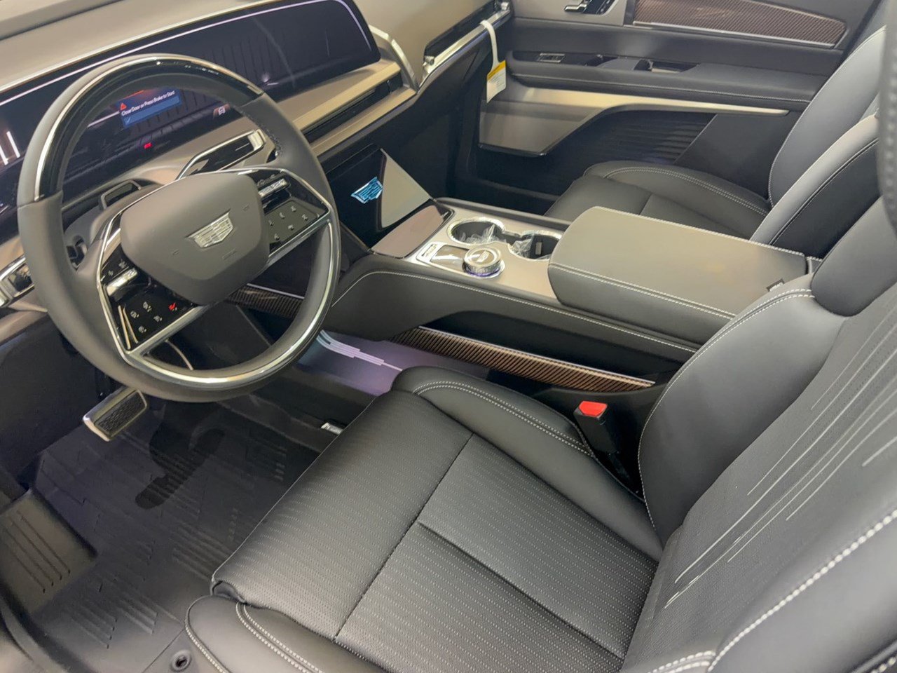 New 2027 Cadillac Vistiq Sport w/ LPO, Floor Liner Package AWD/4WD image 4