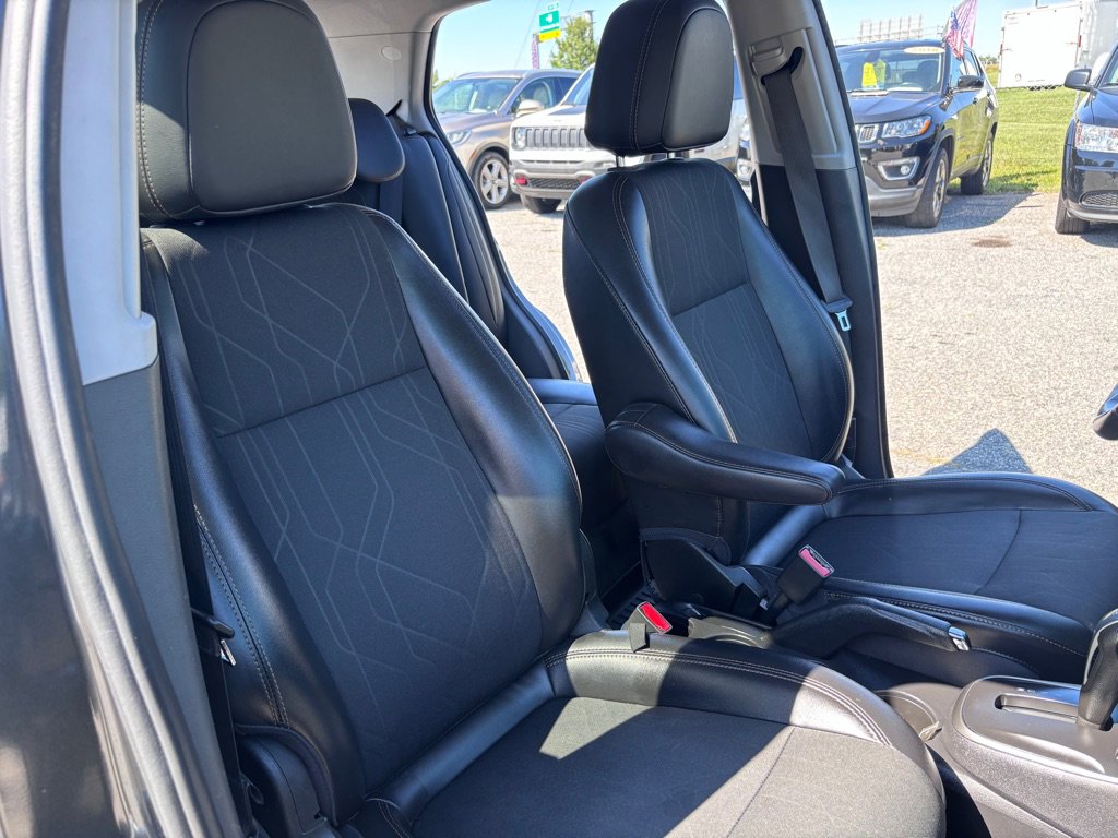 Used 2019 Chevrolet Trax LT w/ Driver Confidence Package AWD/4WD image 28
