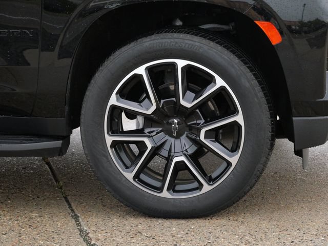 Used 2022 Chevrolet Suburban RST w/ Luxury Package AWD/4WD image 9