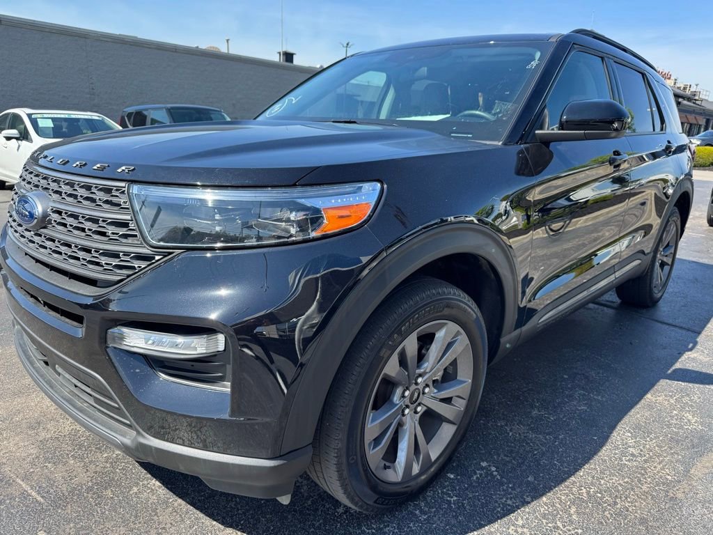 Used 2023 Ford Explorer XLT w/ Equipment Group 202A image 1