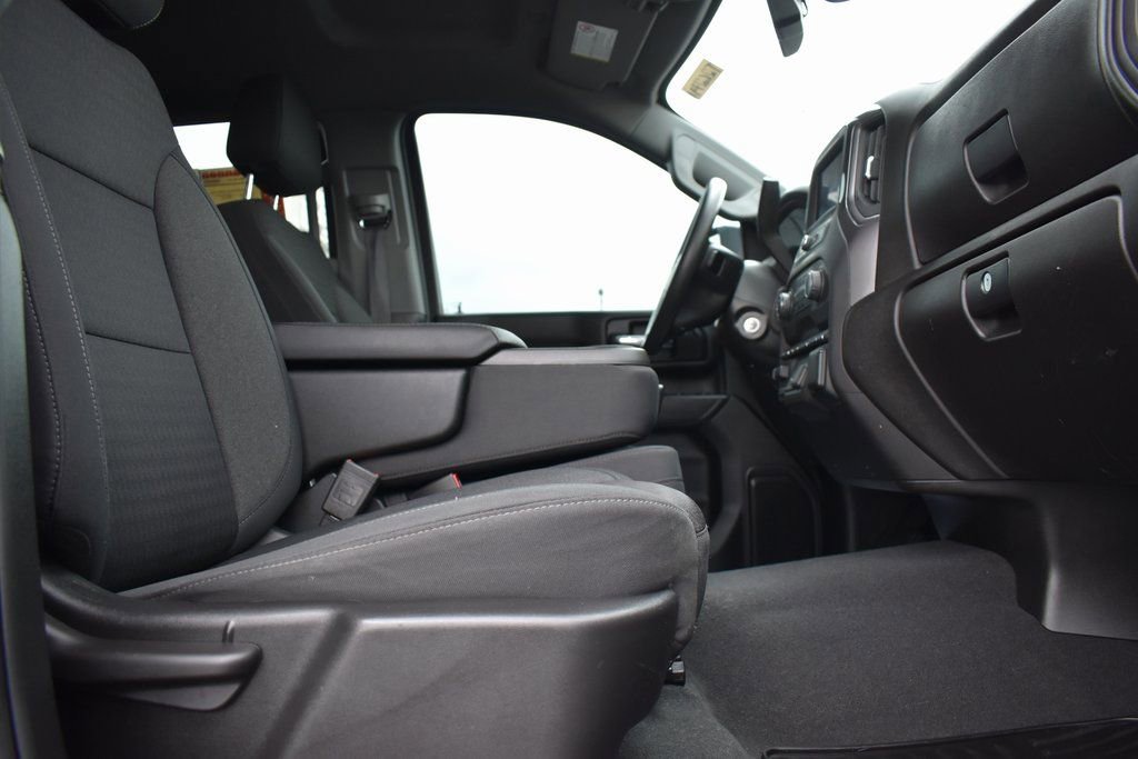Used 2023 Chevrolet Silverado 2500 Custom w/ Custom Value Package image 10
