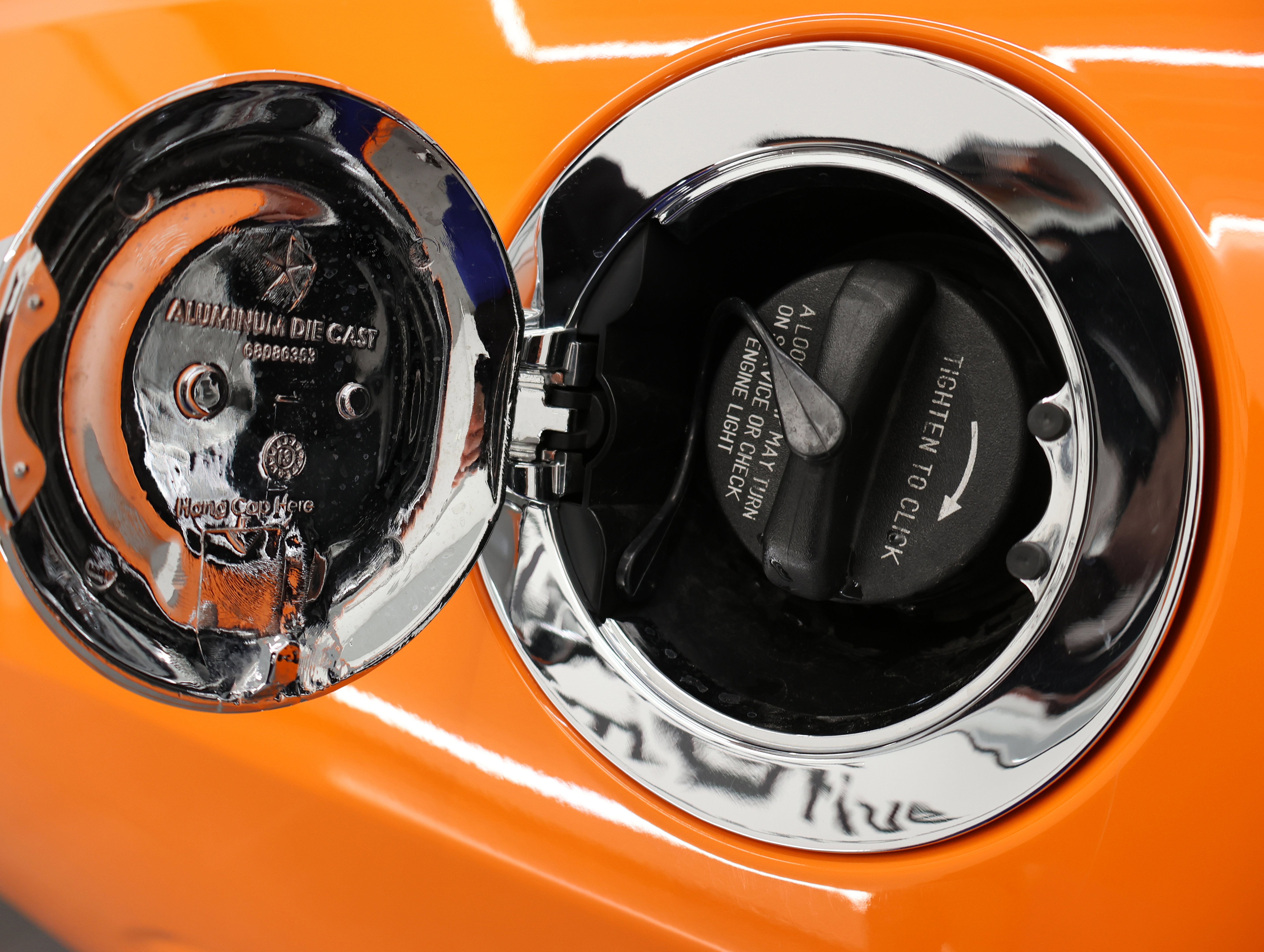 Used 2014 Dodge Challenger SRT8 image 31