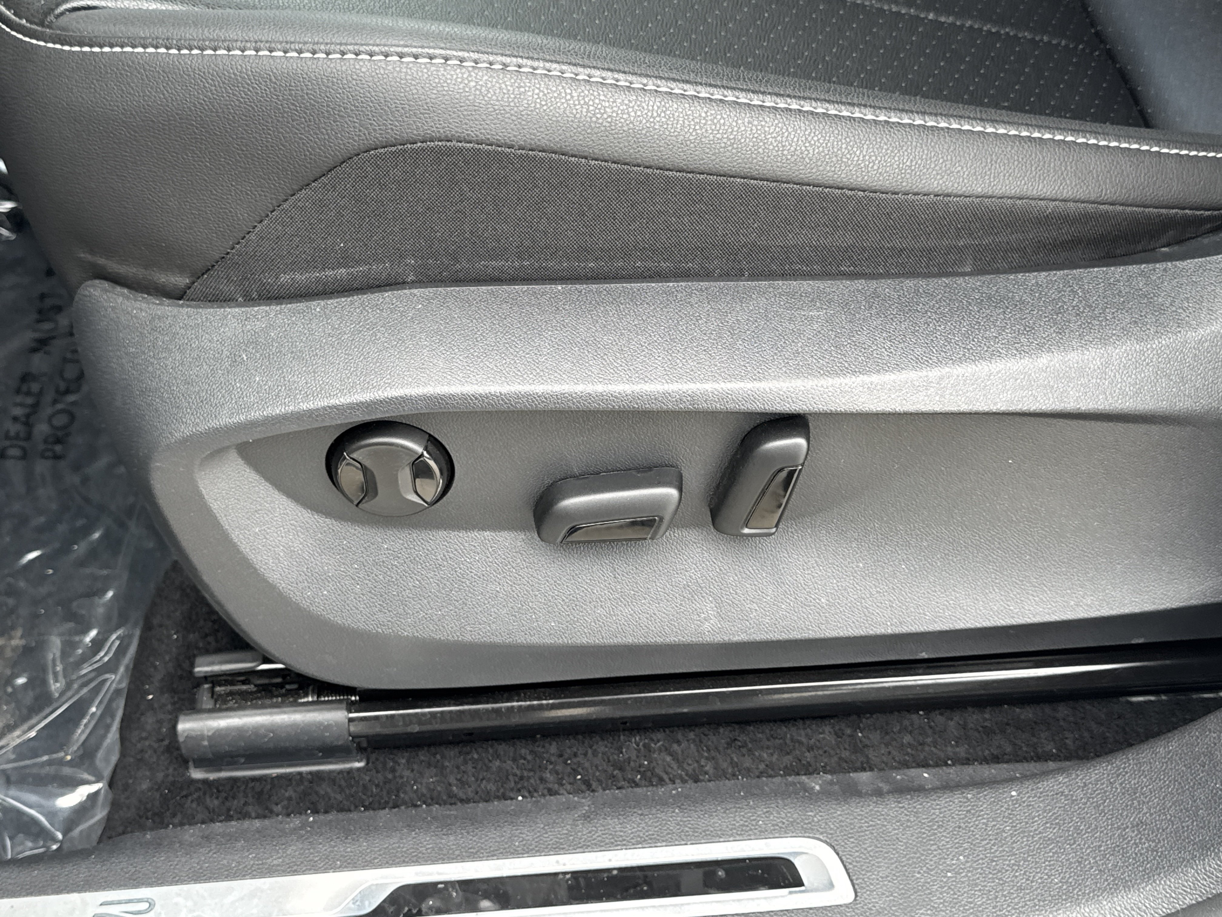 Certified 2023 Volkswagen Tiguan SE R-Line FWD image 22