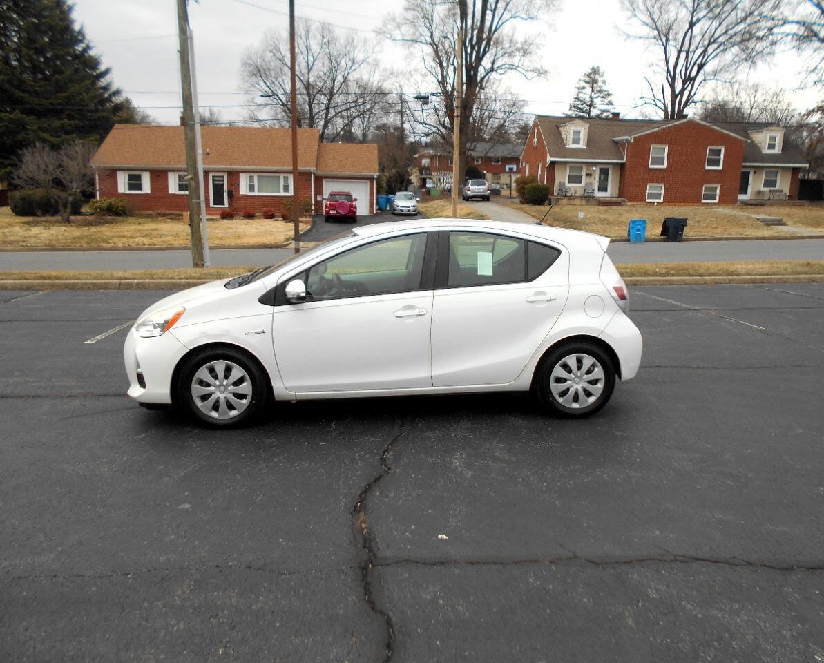 Used 2013 Toyota Prius C Two image 5