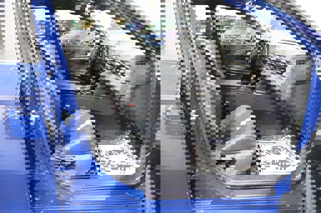 Used 2025 Toyota Camry SE image 31