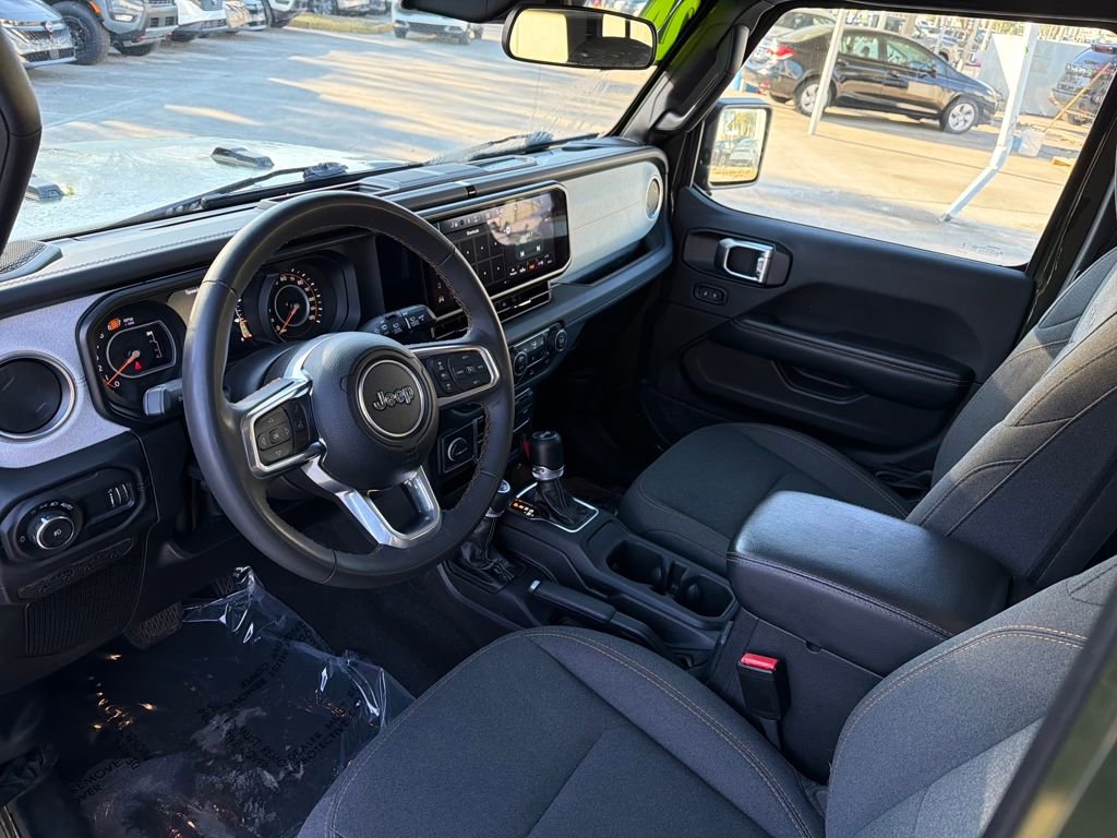 Used 2024 Jeep Wrangler Sahara image 12