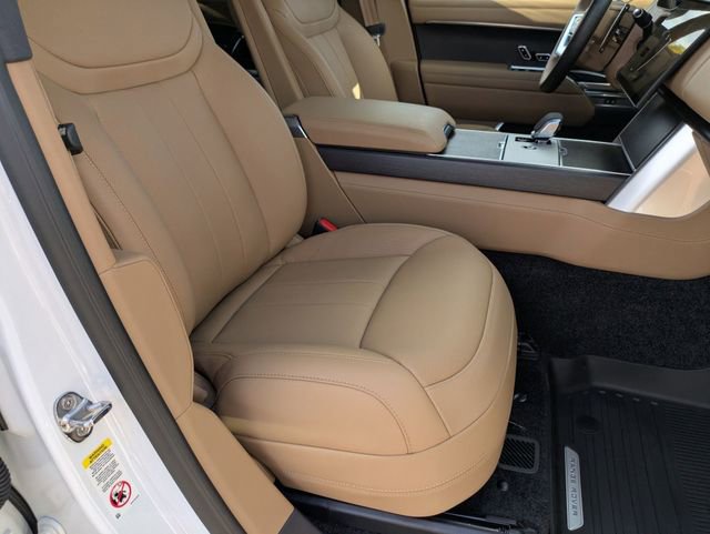 New 2025 Land Rover Range Rover Long Wheelbase SE image 18