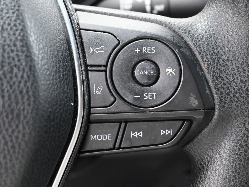 Certified 2018 Toyota Camry LE image 17