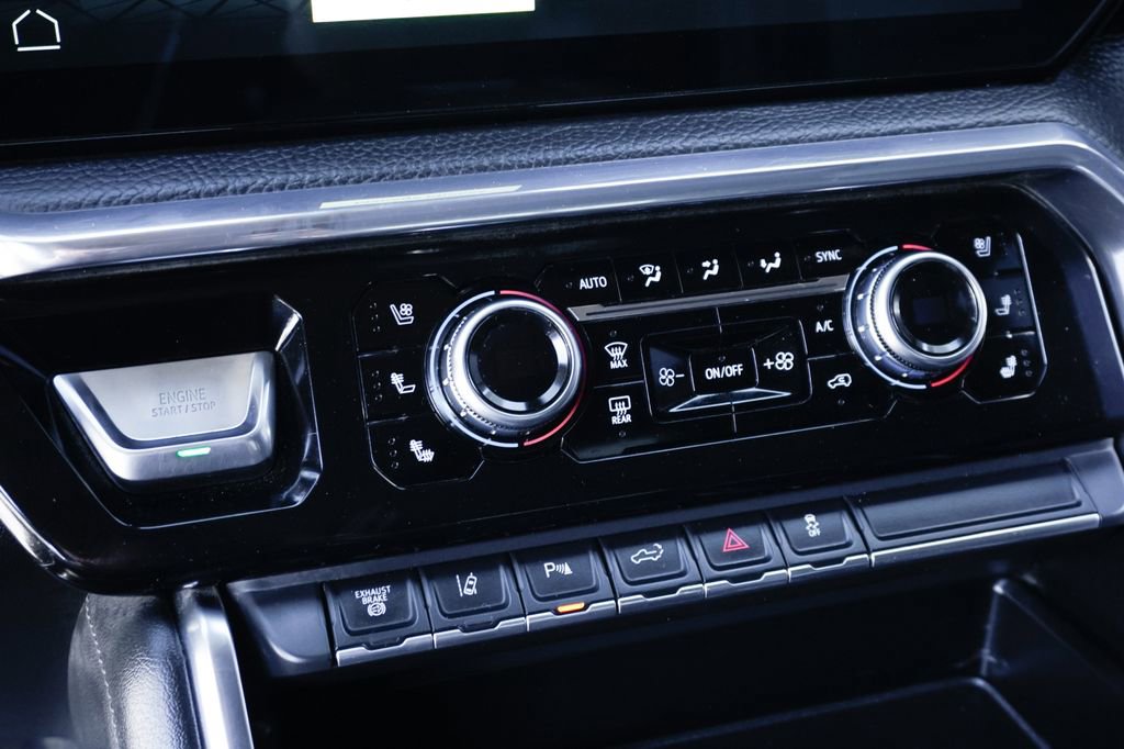 Used 2024 GMC Sierra 3500 Denali w/ Denali Reserve Package image 34