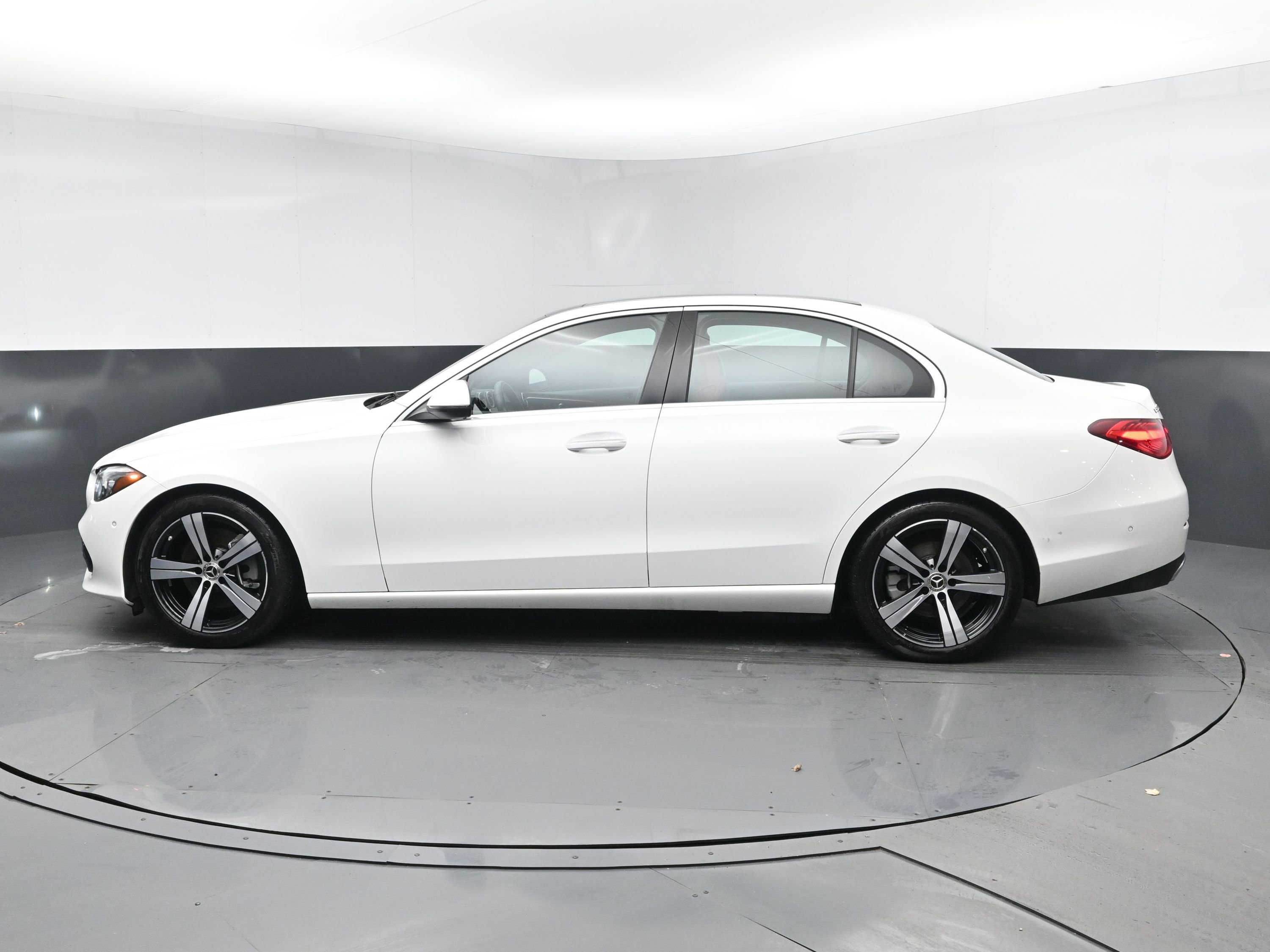Used 2025 Mercedes-Benz C 300 4MATIC Sedan image 4