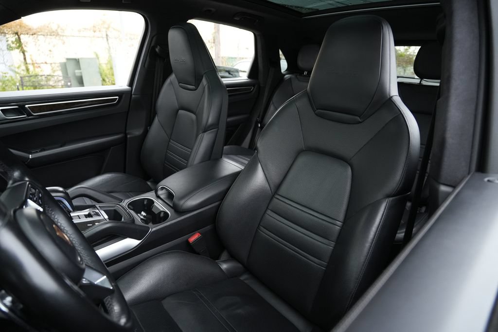 Used 2019 Porsche Cayenne Turbo AWD/4WD image 17