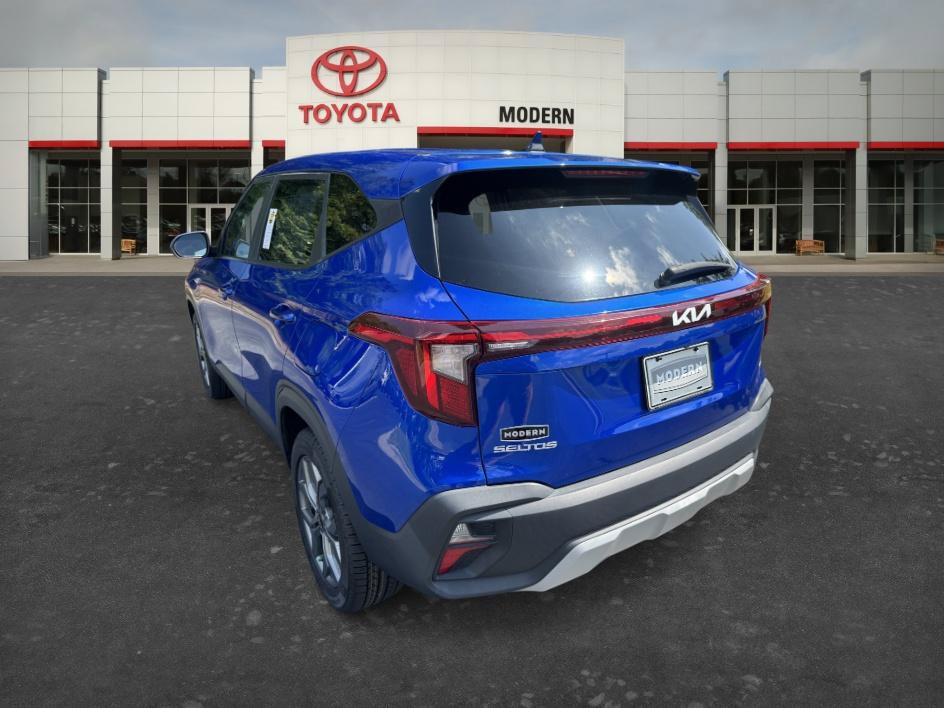 Used 2024 Kia Seltos LX AWD/4WD image 7