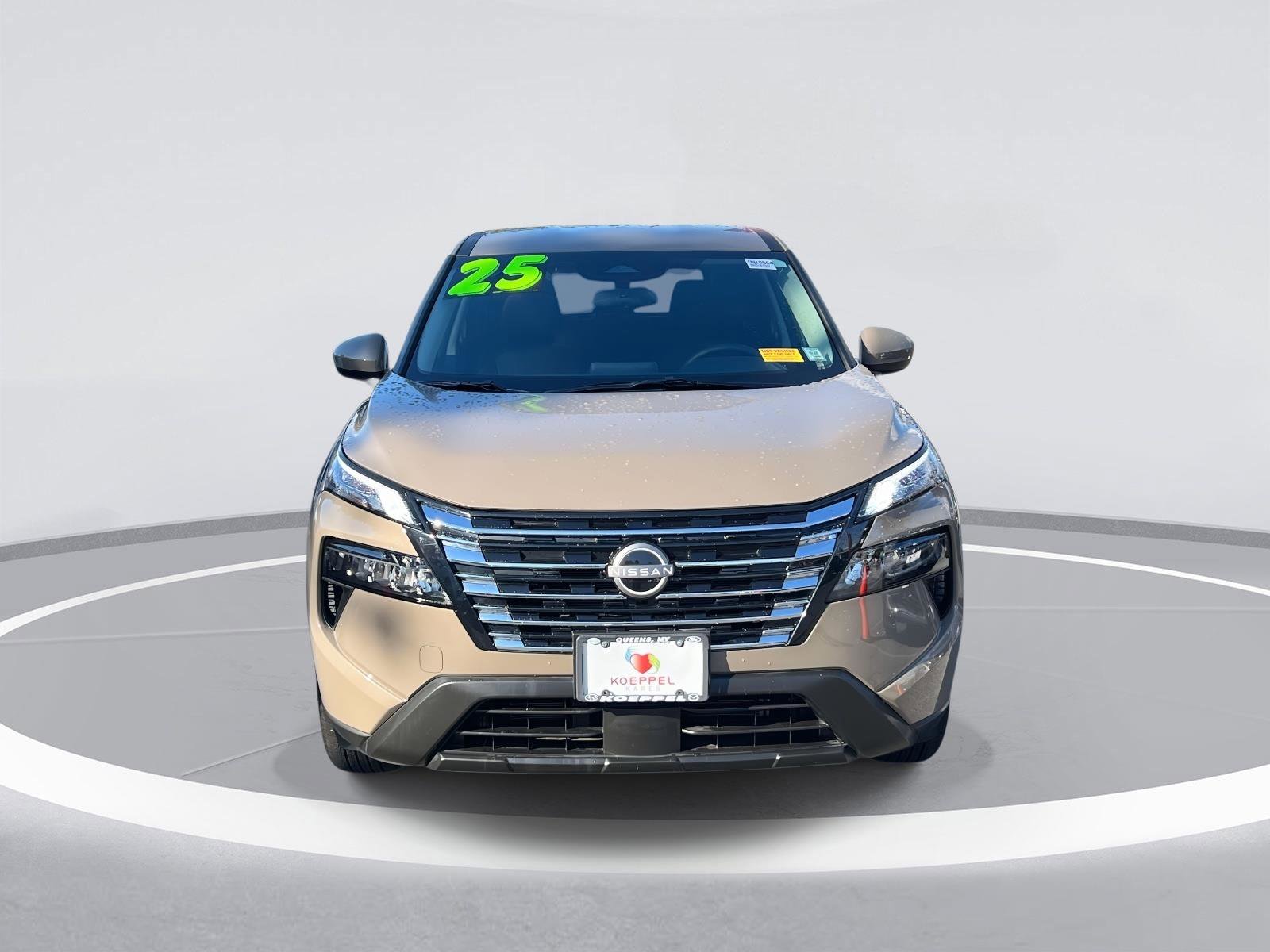 Used 2025 Nissan Rogue SV image 2