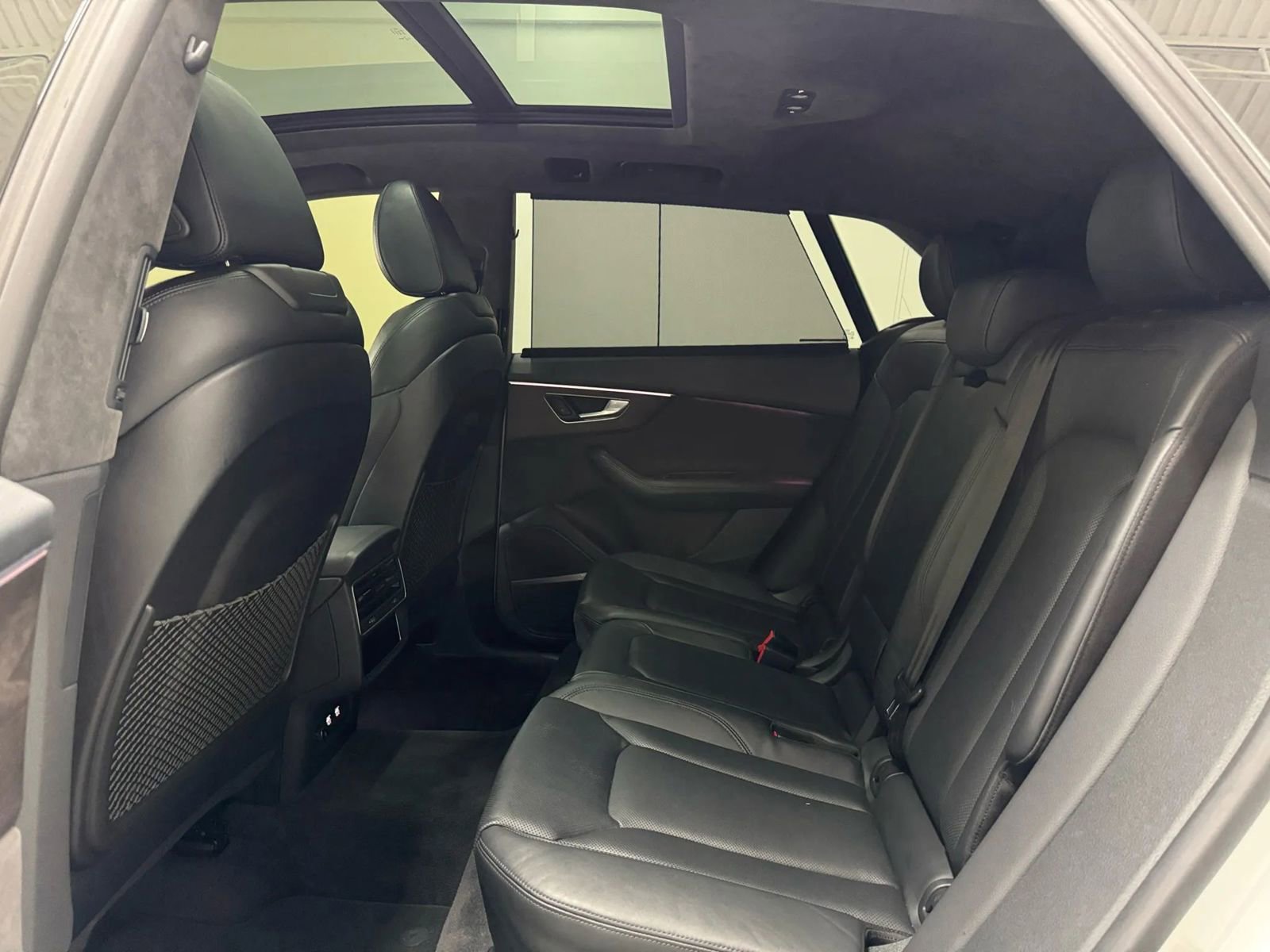 Used 2019 Audi Q8 Prestige w/ Luxury Package AWD/4WD image 12