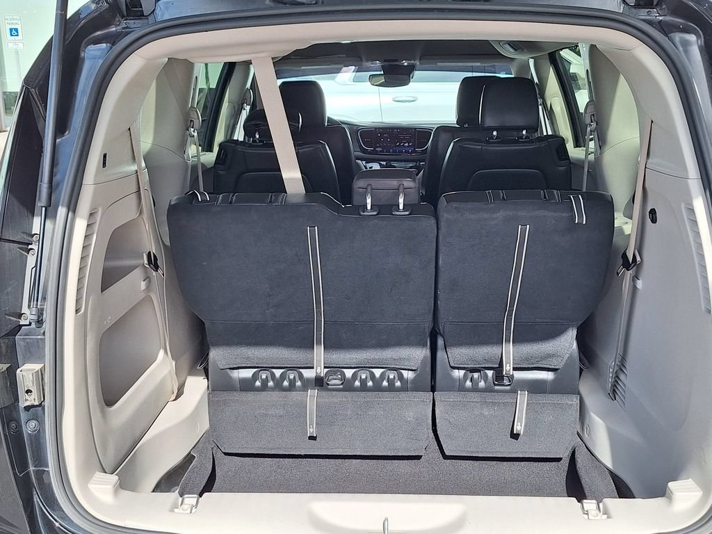 Used 2022 Chrysler Pacifica Touring-L FWD image 27