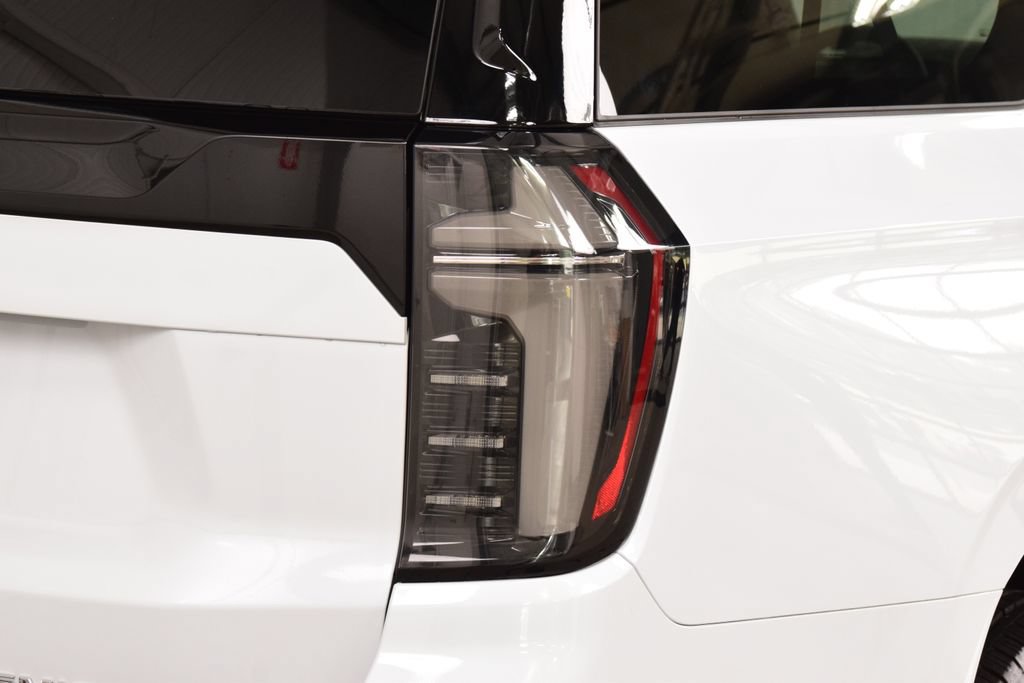 New 2026 Chevrolet Suburban Premier AWD/4WD image 19