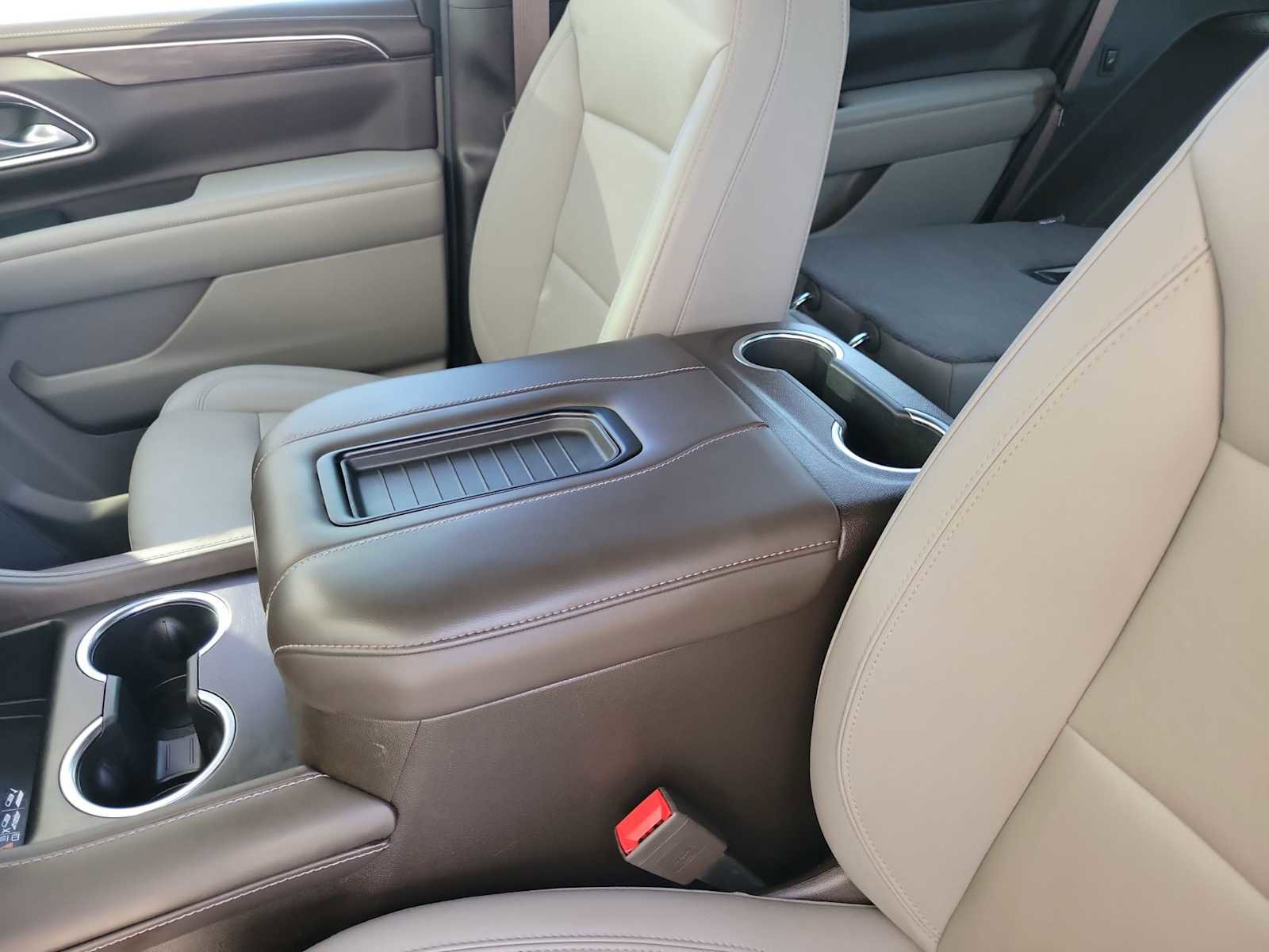 Used 2024 Chevrolet Tahoe Z71 w/ Luxury Package AWD/4WD image 20