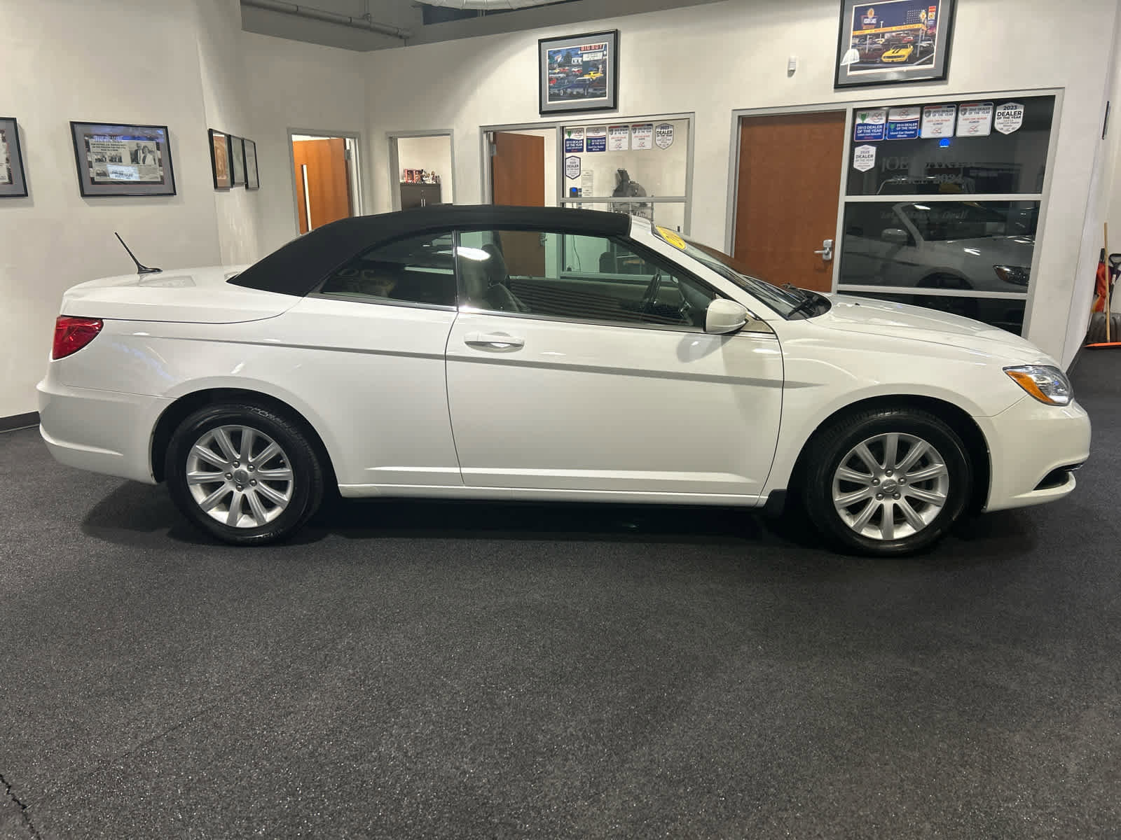 Used 2011 Chrysler 200 Touring w/ Cold Weather Group image 3