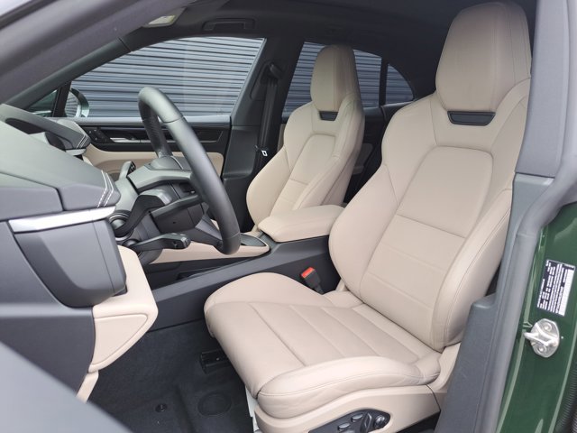 Certified 2024 Porsche Macan 4 Electric image 5