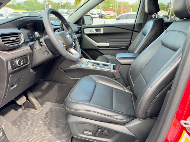 Used 2023 Ford Explorer Limited w/ Equipment Group 301A AWD/4WD image 13