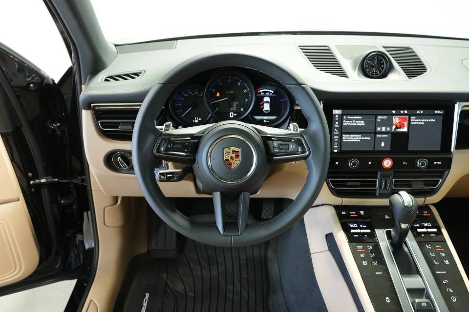 Certified 2026 Porsche Macan AWD/4WD image 13