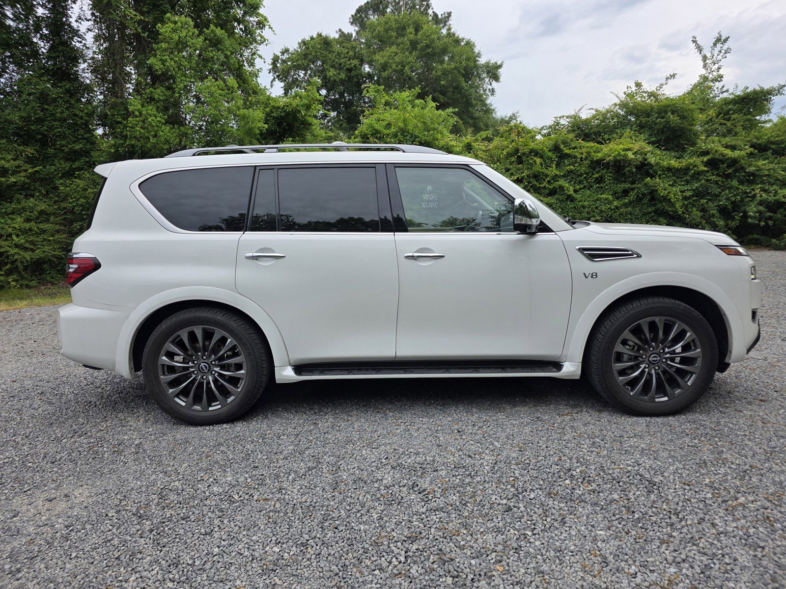 Used 2022 Nissan Armada Platinum w/ Captain's Chairs Package RWD image 9