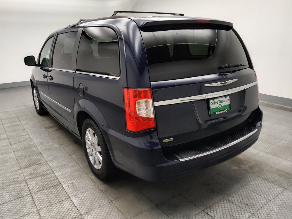 Used 2016 Chrysler Town & Country Touring image 5
