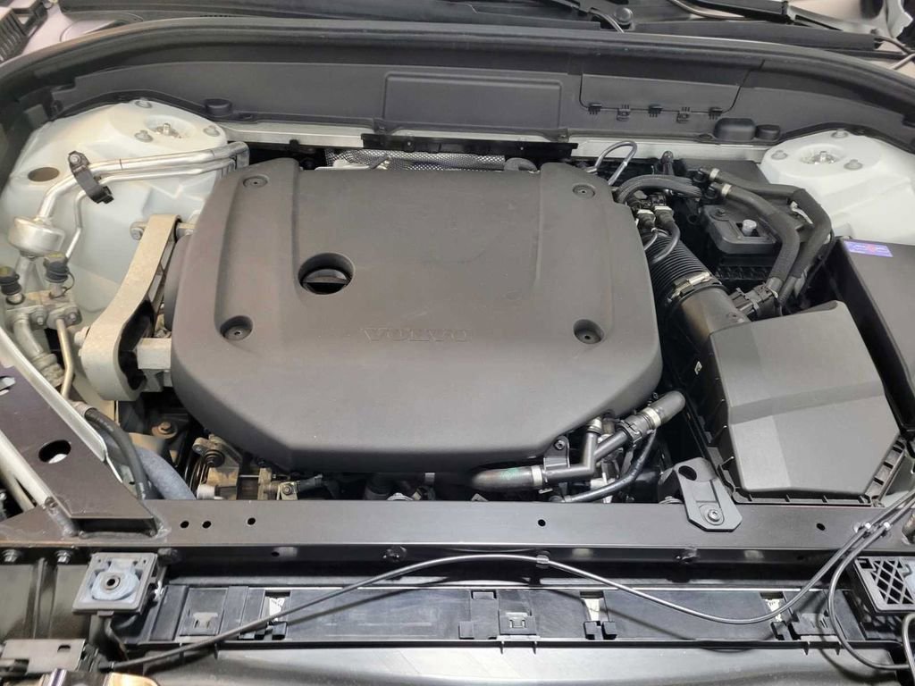 Used 2023 Volvo XC60 B6 Ultimate image 8
