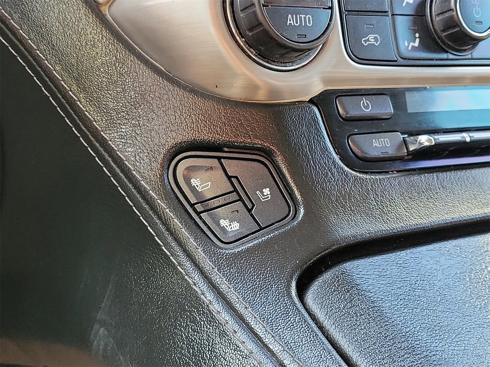 Used 2017 GMC Yukon Denali w/ Open Road Package image 24