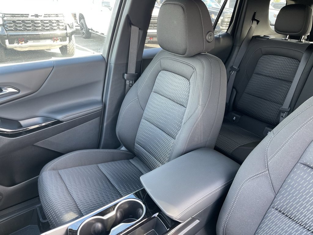 New 2026 Chevrolet Equinox LT w/ Safety and Technology Package FWD image 24