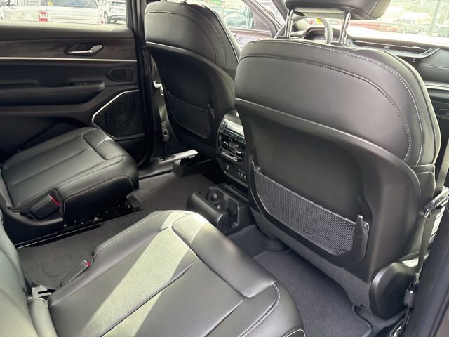 New 2026 Jeep Grand Cherokee L Limited w/ Limited Altitude Package AWD/4WD image 21