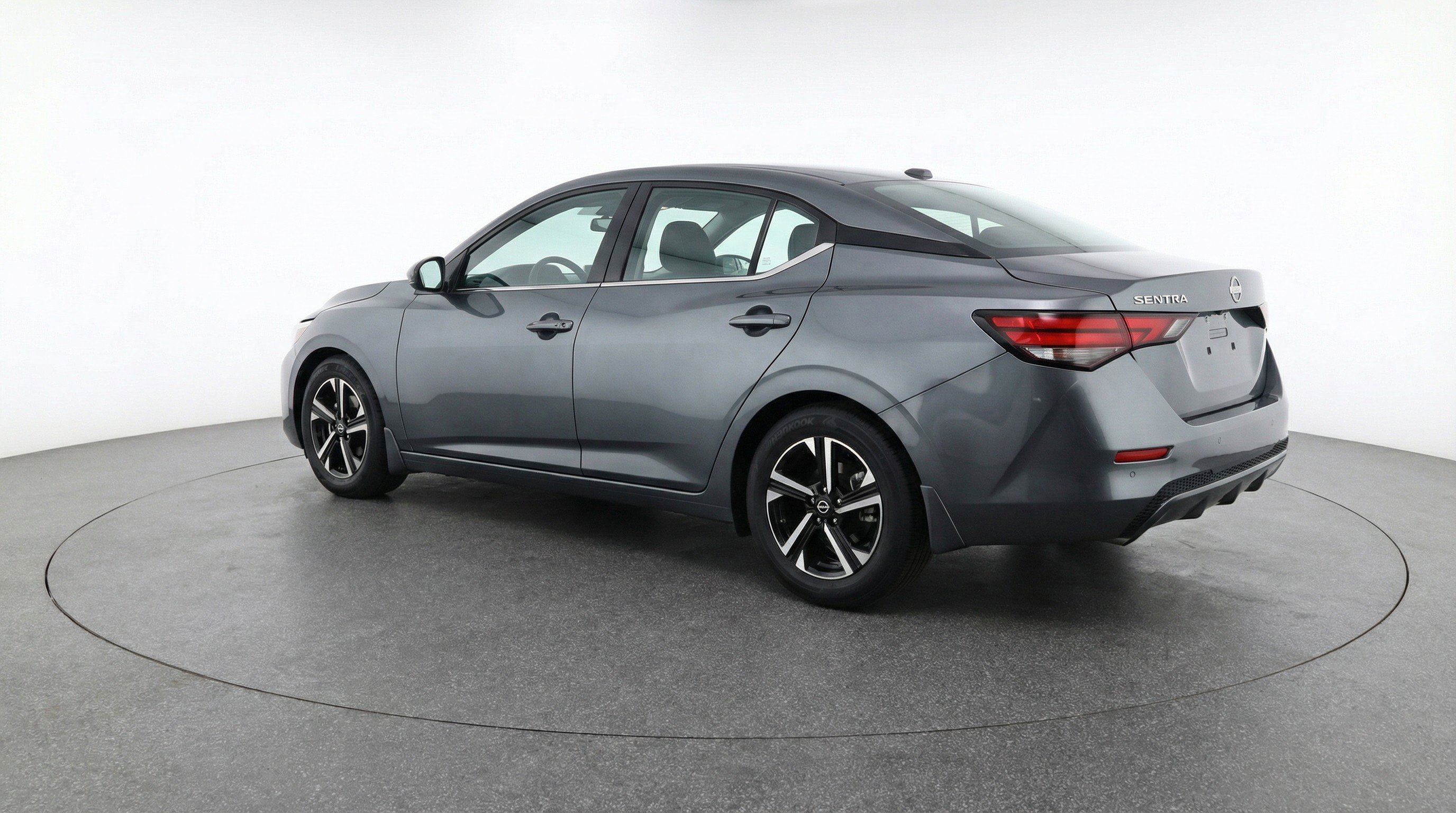 Used 2025 Nissan Sentra SV image 6