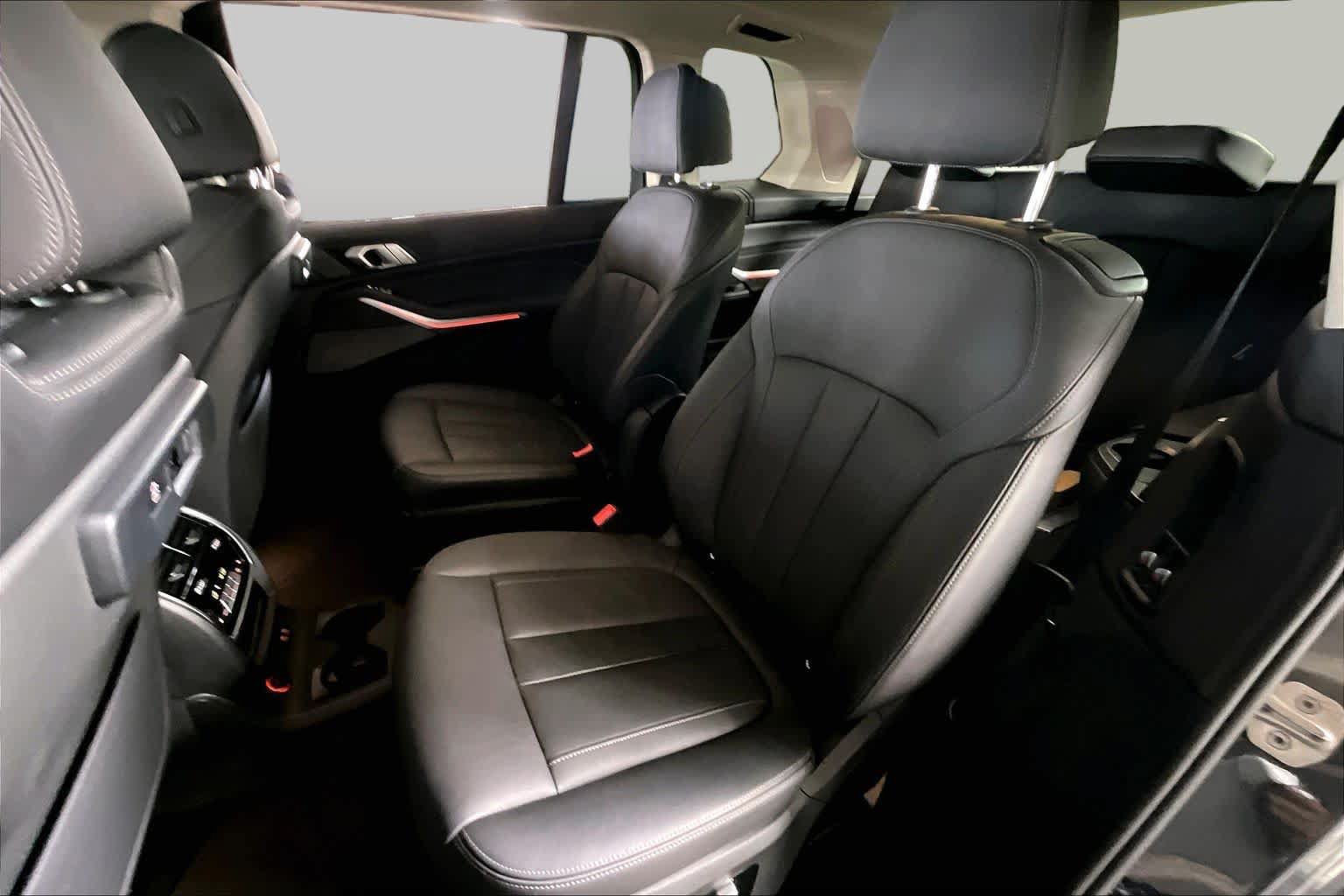 Used 2021 BMW X7 xDrive40i w/ Premium Package AWD/4WD image 18