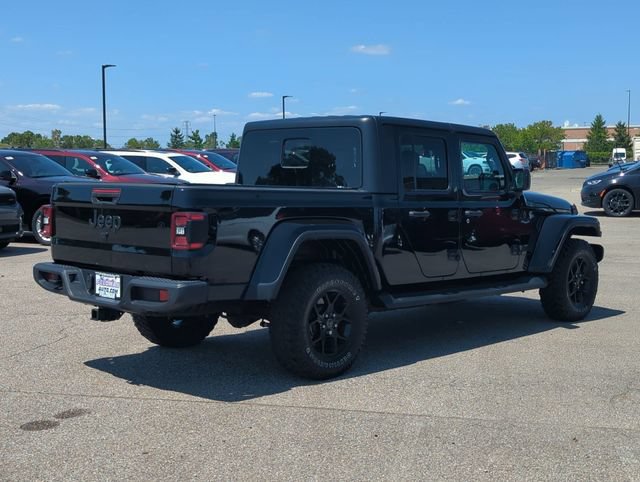Used 2024 Jeep Gladiator Overland AWD/4WD image 3