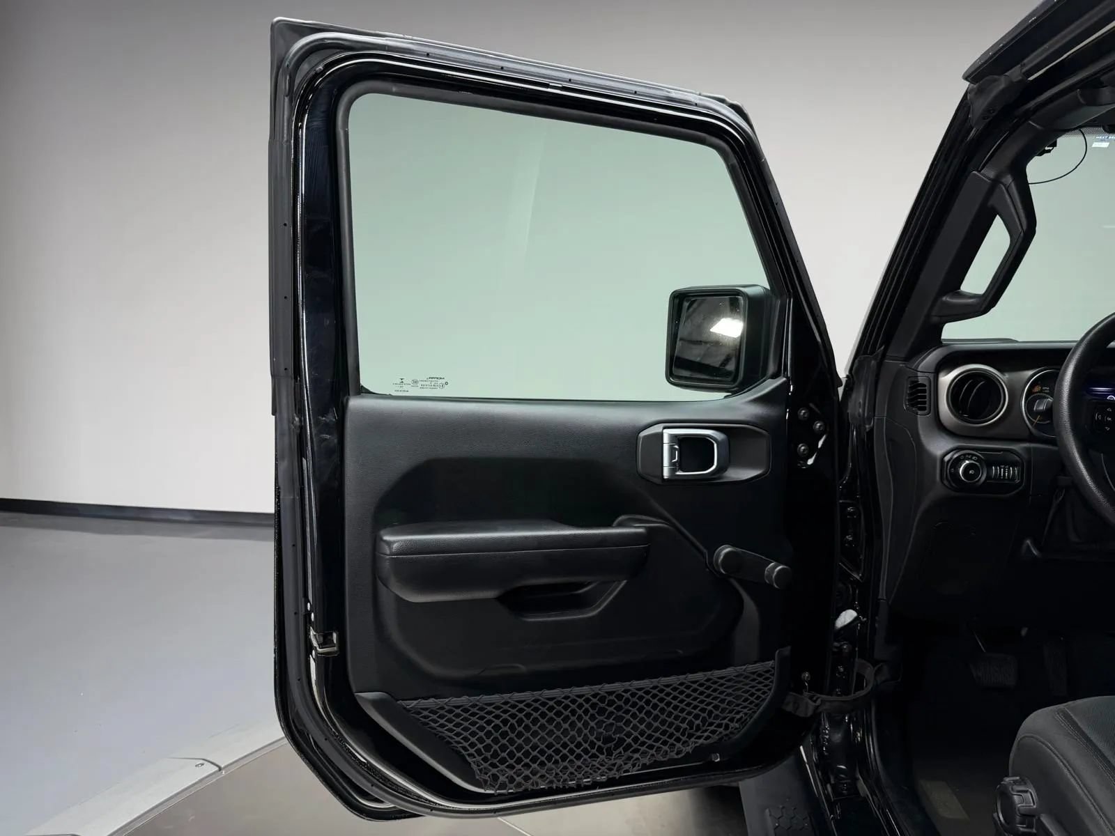 Used 2018 Jeep Wrangler Sport AWD/4WD image 19