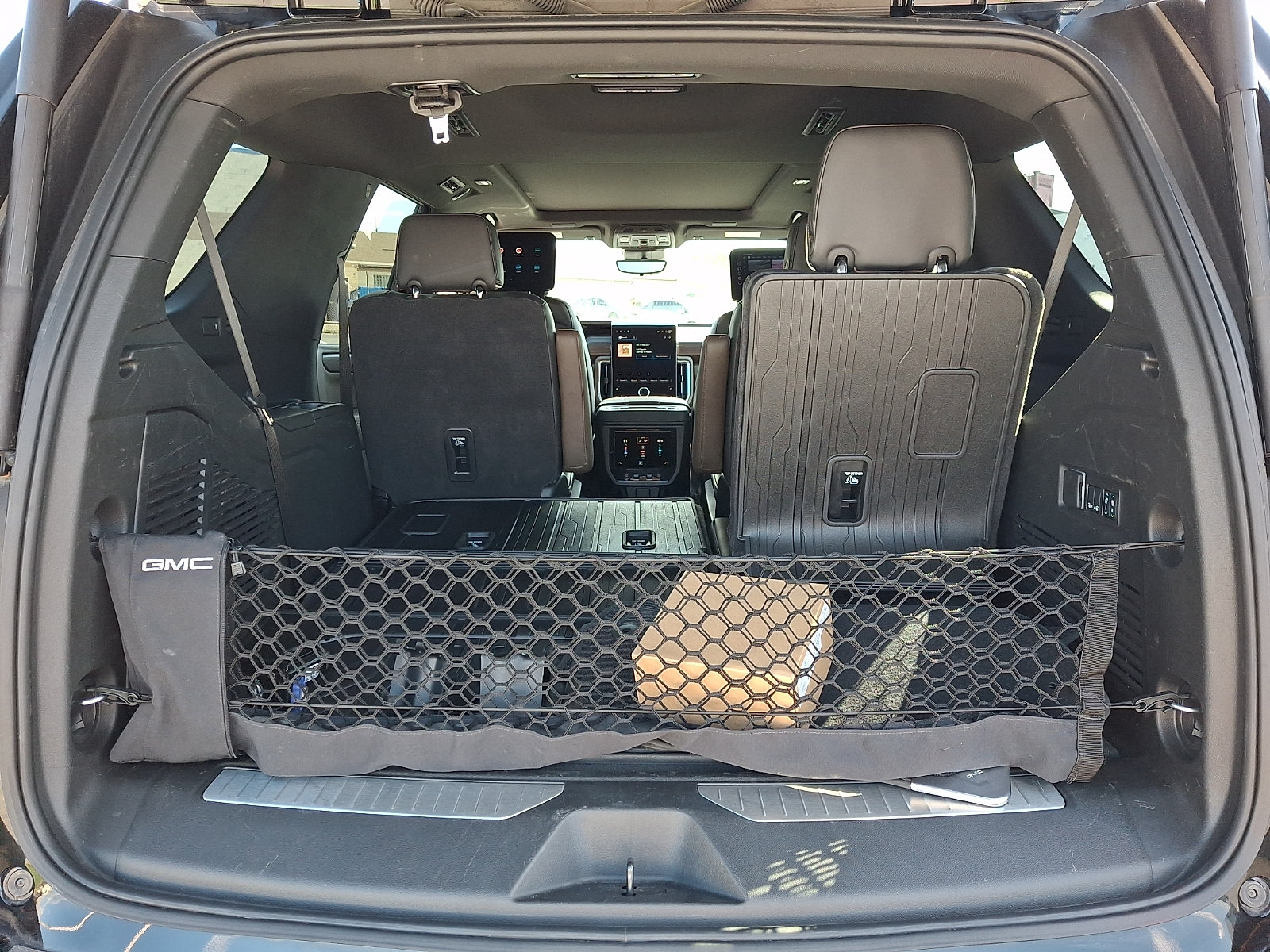 Used 2025 GMC Yukon Denali Ultimate AWD/4WD image 34
