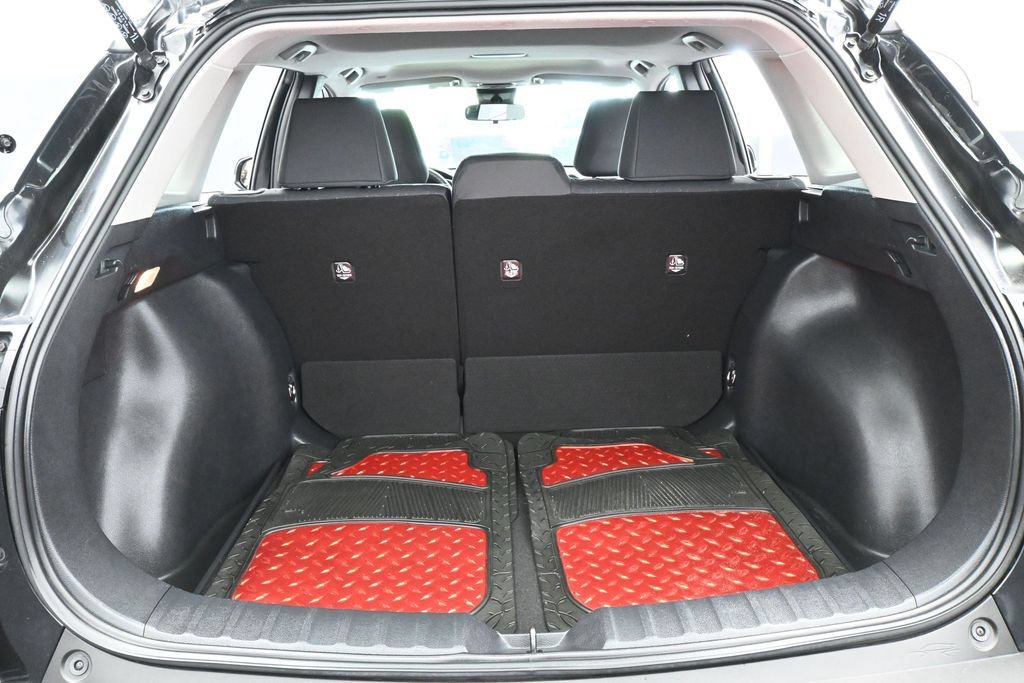 Used 2022 Toyota Corolla Cross LE w/ Moonroof Package FWD image 32