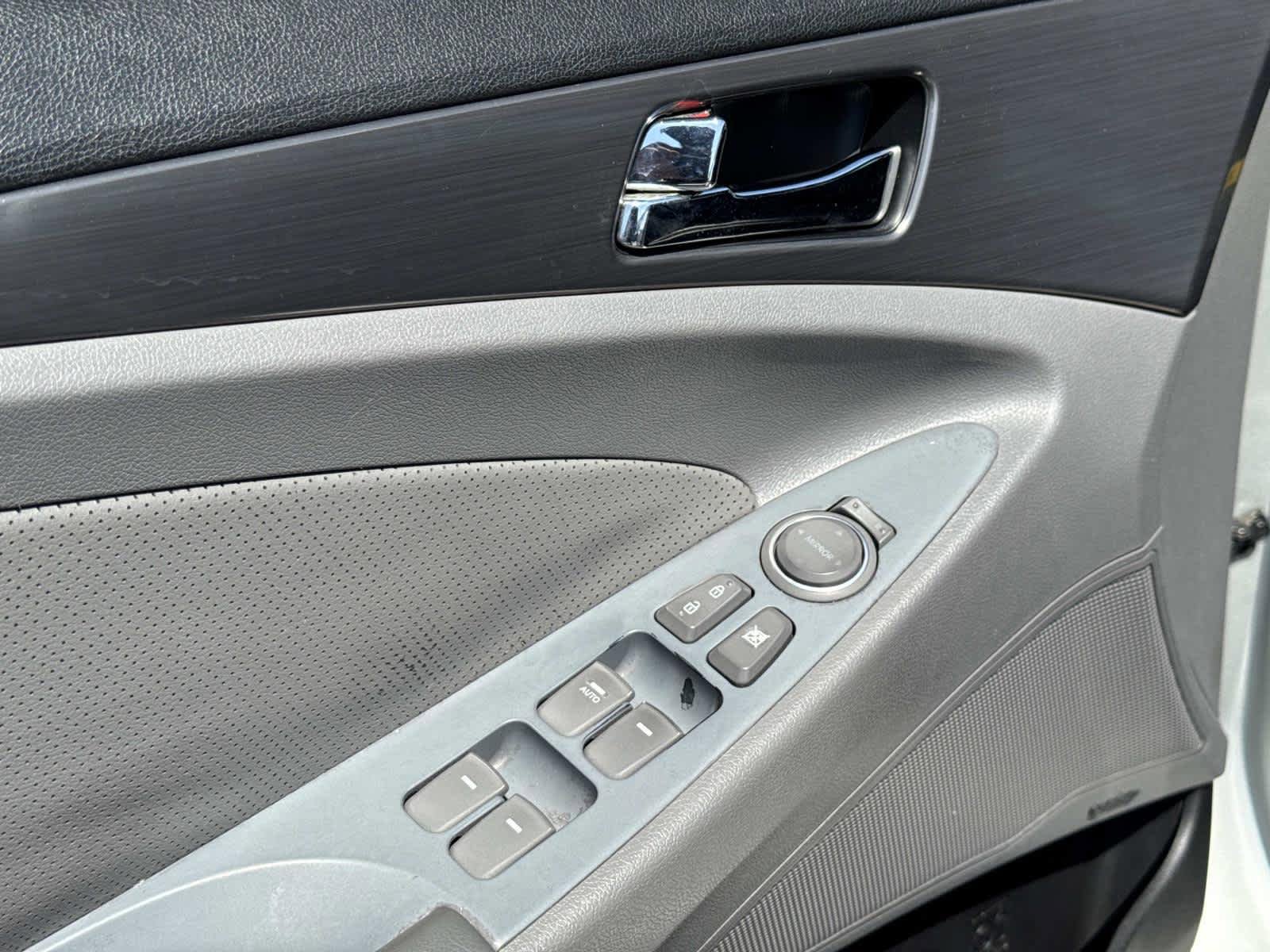 Used 2014 Hyundai Sonata Limited w/ Panoramic Sunroof Package 02 FWD image 18