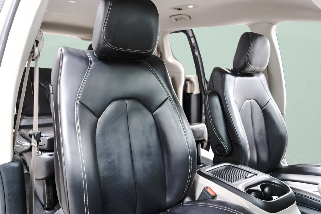 Used 2023 Chrysler Pacifica Touring-L FWD image 33