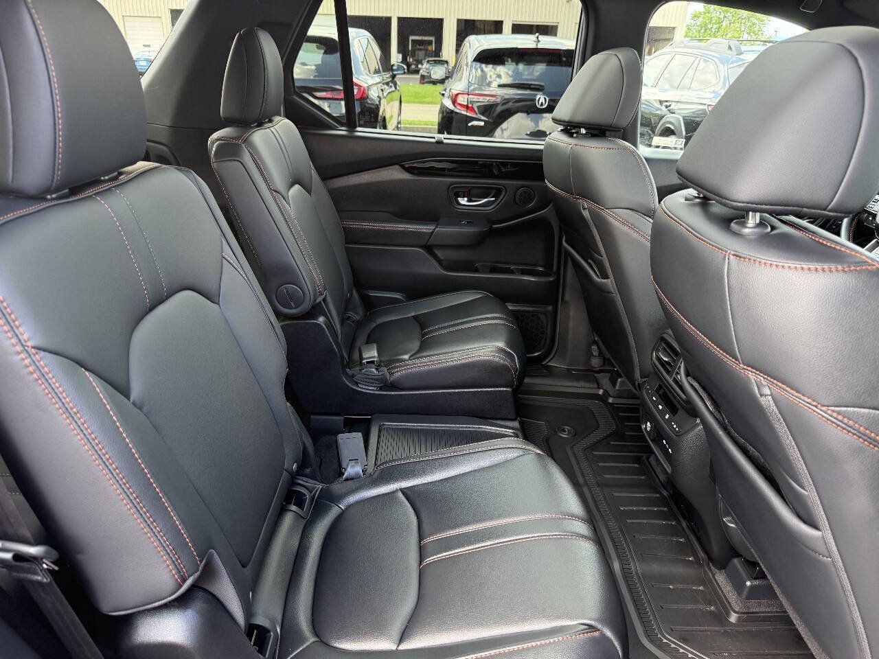 Used 2025 Honda Pilot TrailSport image 29