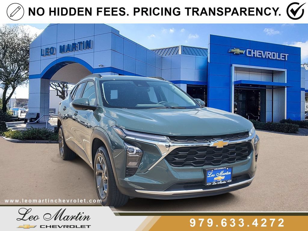 Used 2025 Chevrolet Trax LT w/ Driver Confidence Package FWD image 2