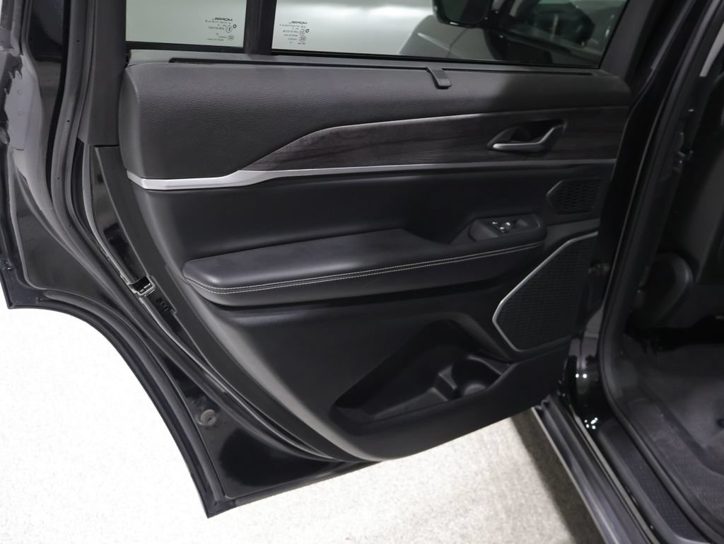 Certified 2021 Jeep Grand Cherokee L Limited w/ Luxury Tech Group II AWD/4WD image 20