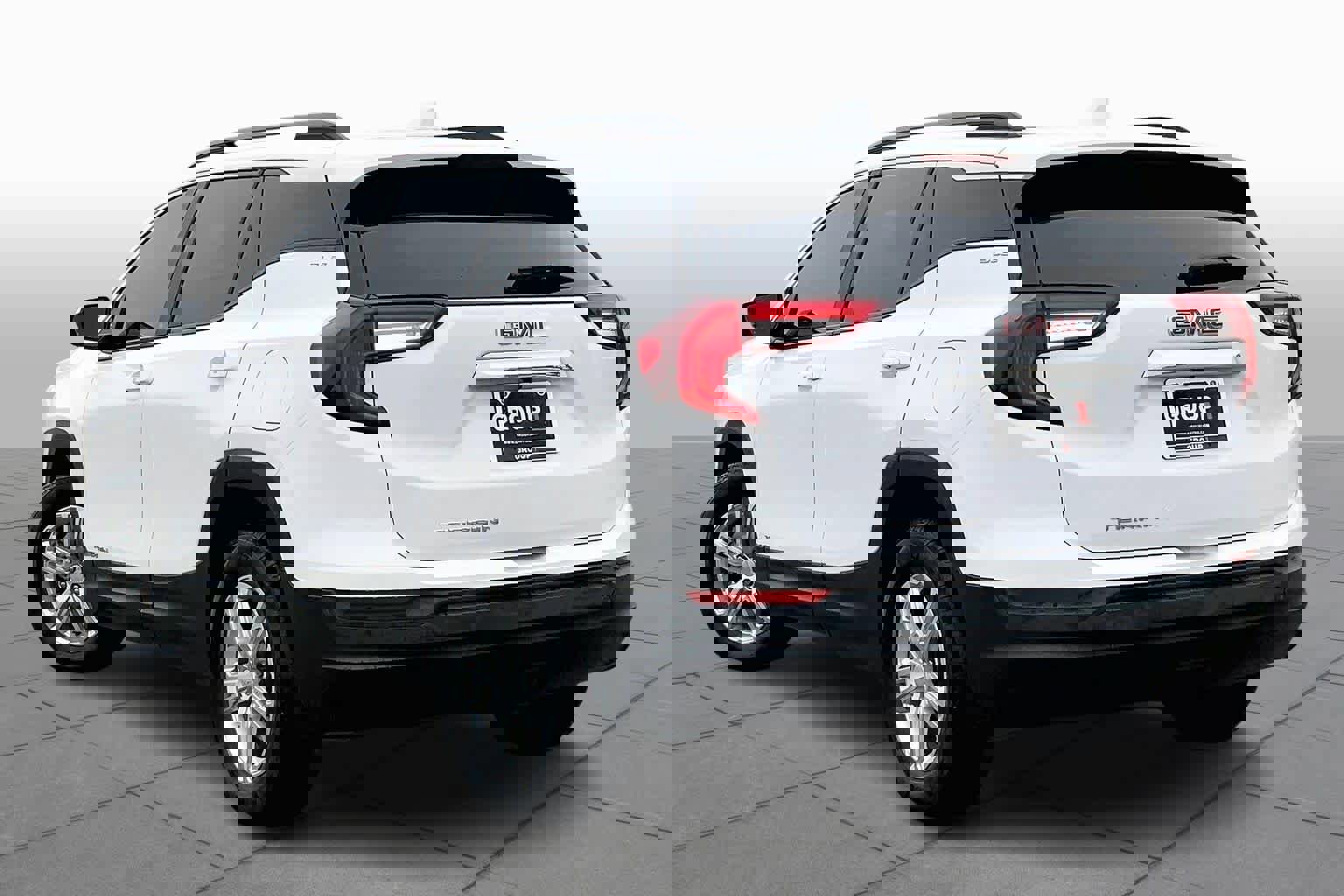 Certified 2022 GMC Terrain SLE w/ Driver Convenience Package image 11